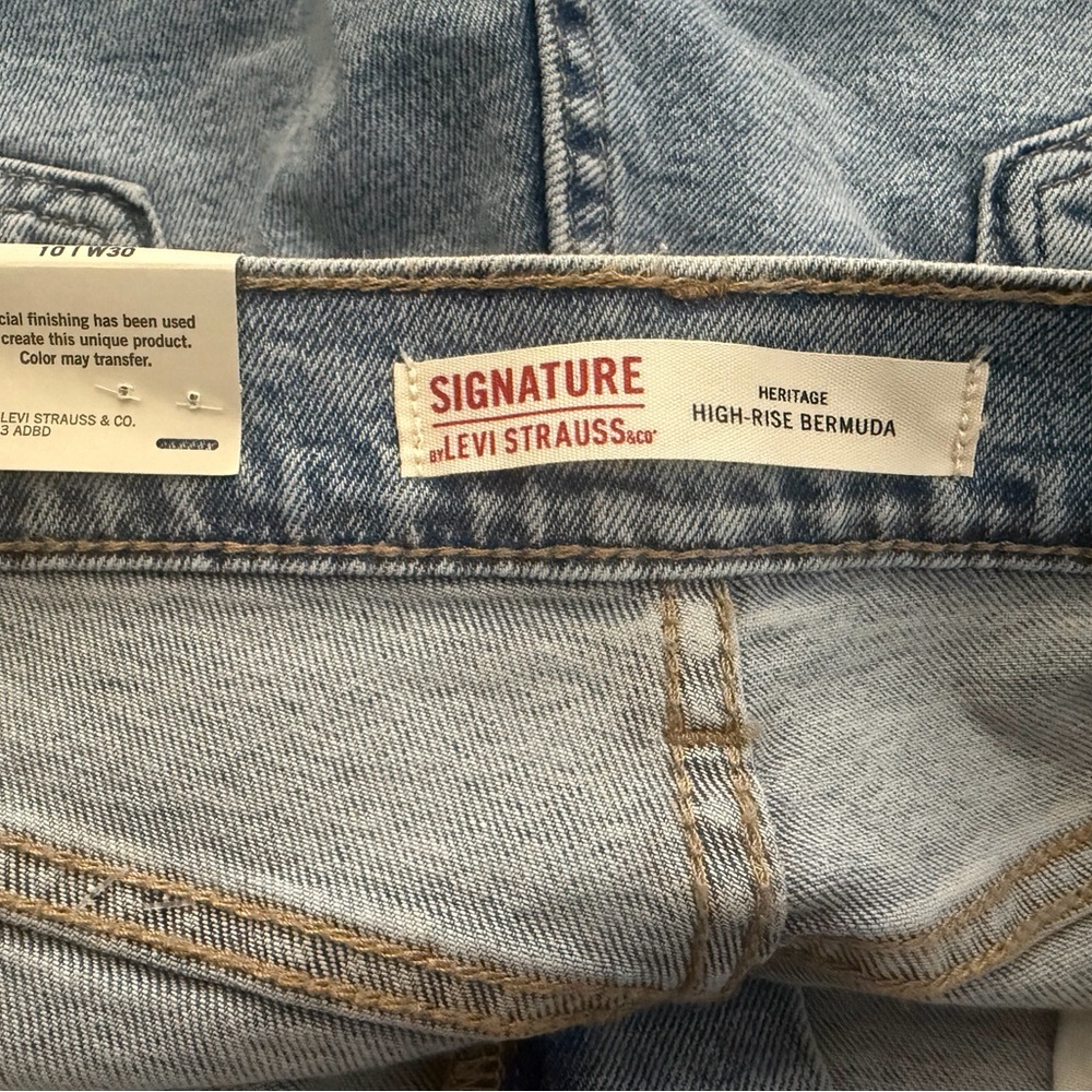 Signature Levi Strauss 9 High Rise Jean Shorts Size 10/ Waist 30 - Picture 3 of 6